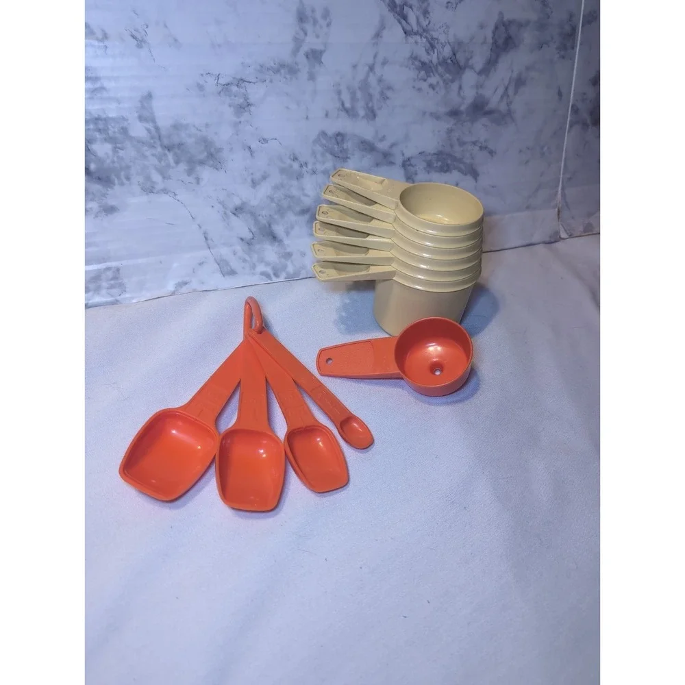 6x Vintage Tupperware Nesting Measuring Cups Yellow 4x Measuring Spoons & Funnel